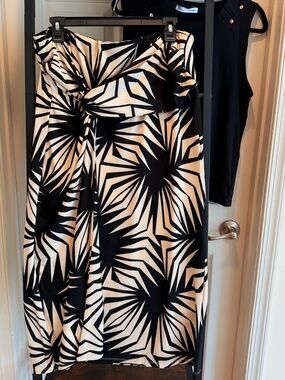 Wrap Floral Black & White Wrap Twist-Front Floral Skirt